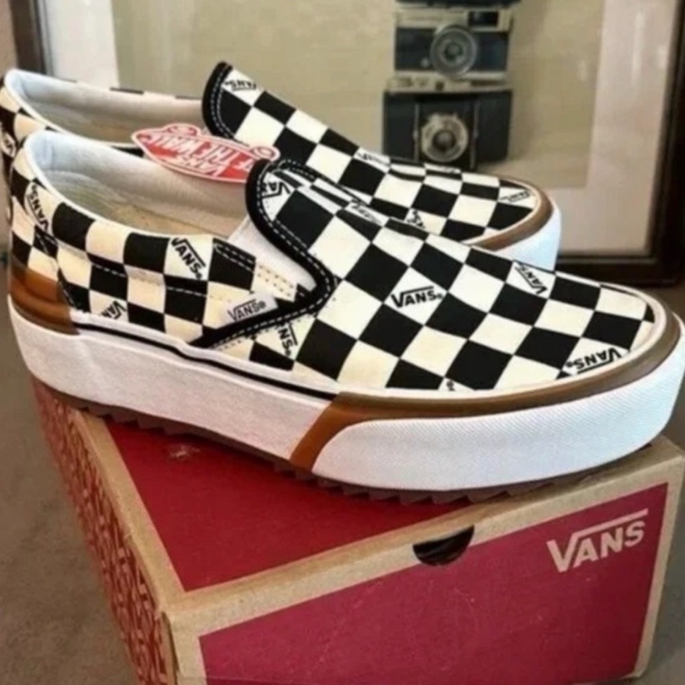 ‼️‼️‼️ ISO OLD SKOOL PLATFORM SLIP ON VANS